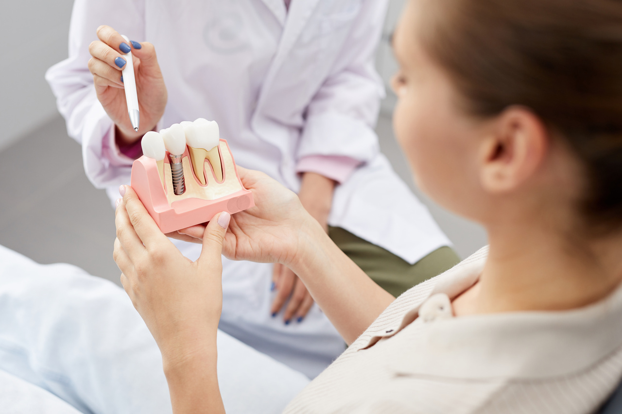 Dentures vs. Dental Implants: What’s the Difference?